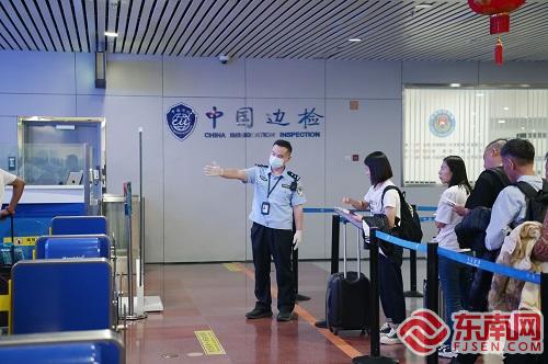 半岛官网App下载-福州长乐国际机场中秋国庆假期出入境客流同比去年增长约481%(图1)