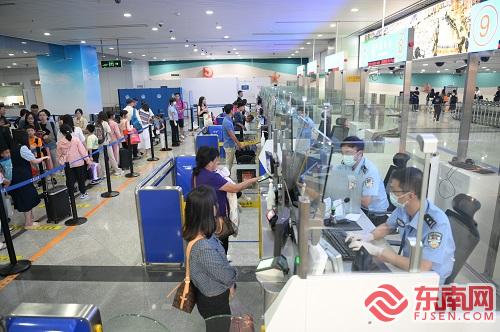 半岛官网App下载-福州长乐国际机场中秋国庆假期出入境客流同比去年增长约481%(图2)