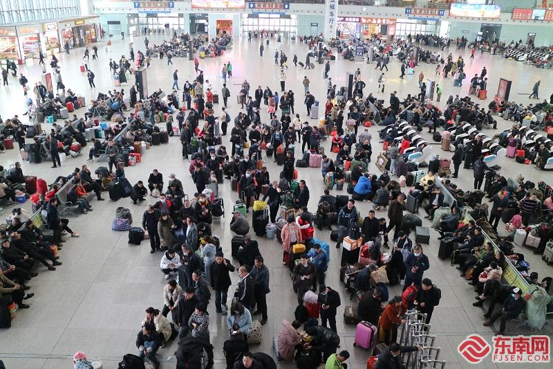 春运第七天 福州火车站发送旅客将突破10万人次