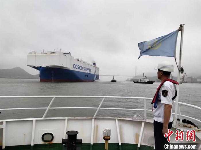 福州连江海事处全力保障LNG双燃料汽车滚装船顺利试航