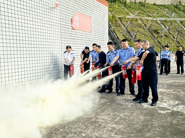 凤凰联盟全民消防 生命至上——福建省福州司法强制隔离戒毒所“多点发力”打好消防宣传月“组合拳”(图5)