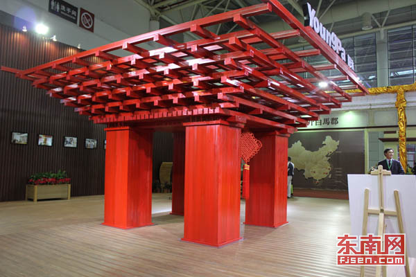 来家建展看世博中国馆,玩秒杀房子