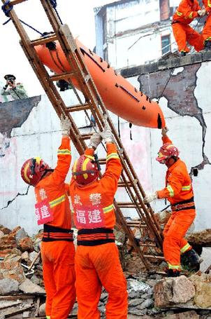 （社会）（5）华东六省市举行地震应急救援警地协作演练