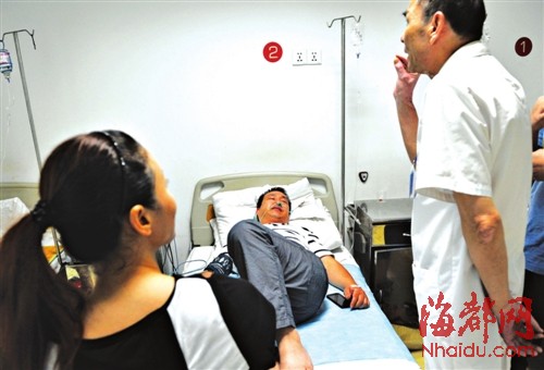 福州晋安区一医院医生被吐口水怒扇病人耳光-