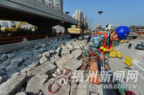 瀛洲立交桥开拆首日交通有序 13条公交线路改道