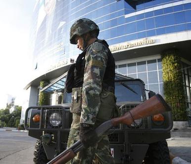 （国际）泰国军方宣布实施戒严