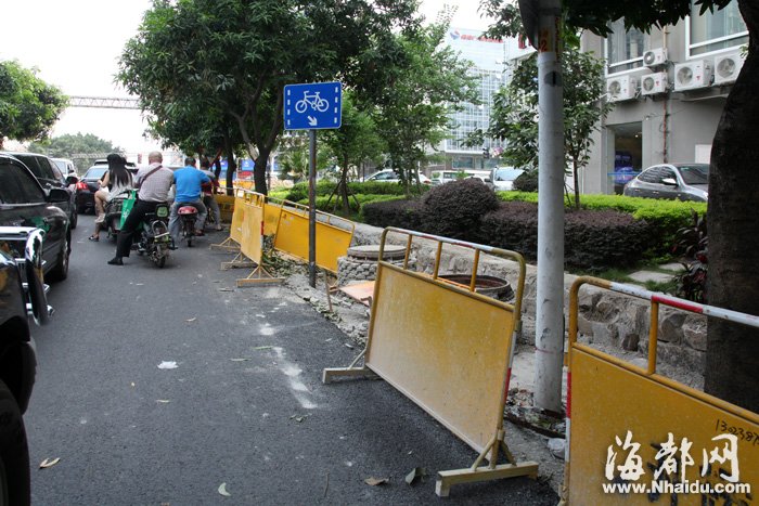 福州多所小学附近道路施工 学生上学存安全隐