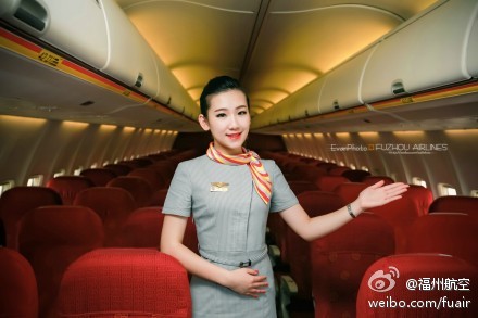 福州航空宣传照发布 一乘务员像年轻版葛优