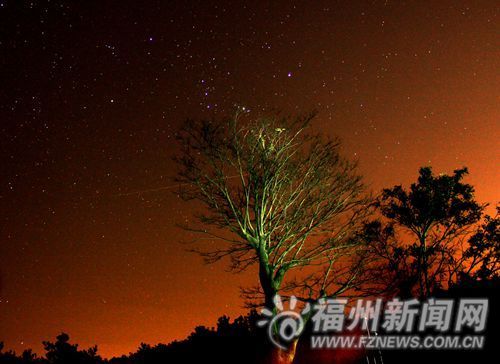 双子座流星雨昨光顾今晚还有　流星红绿白蓝都有