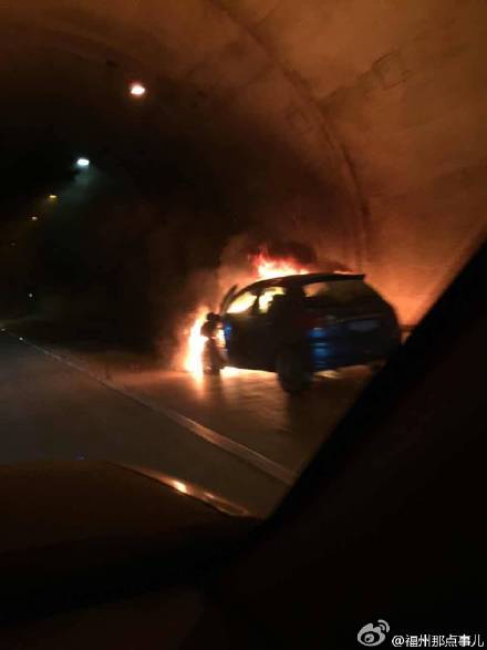 福州贵新隧道小车自燃传出爆炸声　幸无人员伤亡