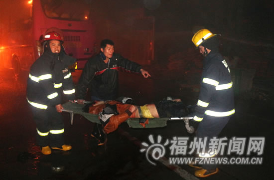 福清：大客车与摩托车相撞起火　摩托车骑手身亡