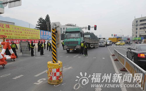福兴开发区钢材市场昨起搬迁 4路口实行交通管制