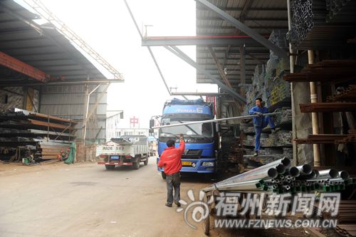 福兴开发区钢材市场昨起搬迁 4路口实行交通管制