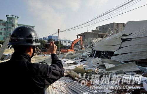 严复墓旁冒出1500㎡违建厂房　昨被强制拆除(图)