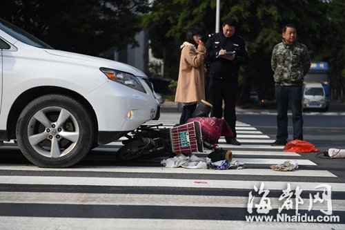 福州越野车电动车相撞 依姆被撞飞出3米昏迷不醒