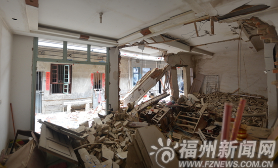 琅岐民房煤气爆炸：震塌了两堵墙　损及20座房子