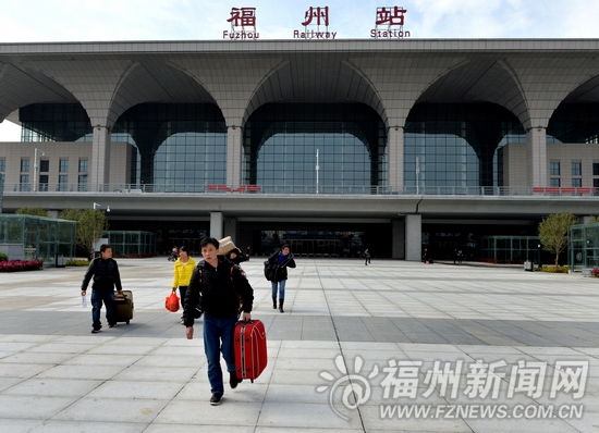 火车站北广场启用2个月持续遇冷 周边配套仍不齐