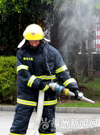 伪劣消防产品威胁使用者生命安全　水带加压就爆