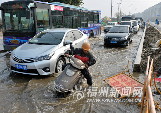 榕多處工地存不文明施工行為　塵土滿天垃圾亂堆