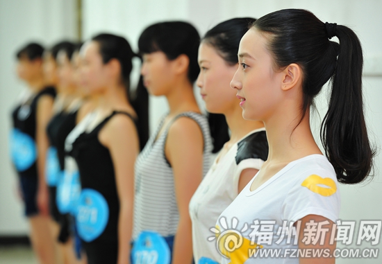 130名女大学生成青运会颁奖礼仪人员 将参加培训