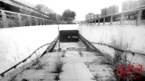林浦路靠鼓山大桥地下通道建成五年　至今未开放