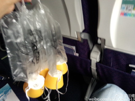 福州飞北京航班因故障返航　很多人不会用氧气罩