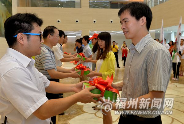 《福州文明礼仪手册》昨日首发