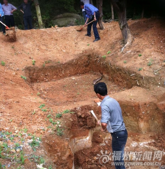 长乐江田溪山村拆除13座活人墓 面积约500平