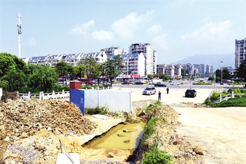 厦坊路和山北路交界处将修便道              