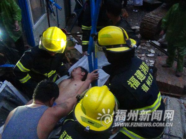 福清脚手架压塌活动板房　两名被埋工人成功获救