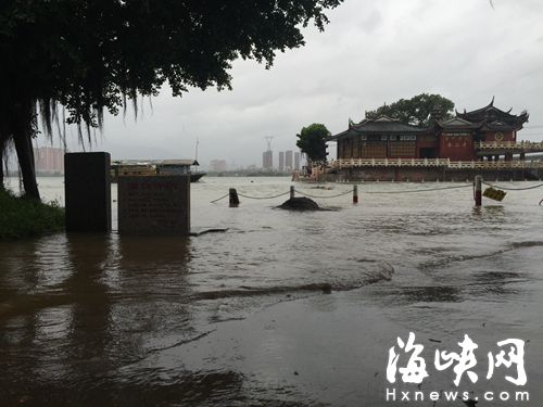 闽江大潮码头被淹没，金山寺主体部分安然无恙