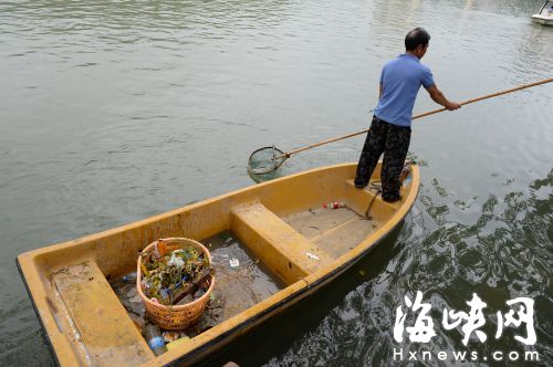 湖面垃圾多，清理起来费时费力