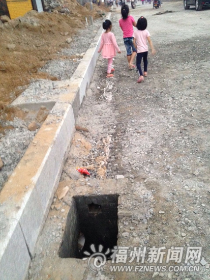 2岁幼童掉进路边窨井 遗体在数公里外水管内找到