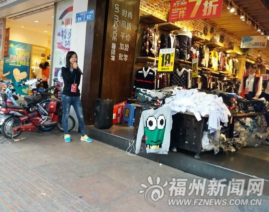 中亭街临街商家为招揽顾客　门口设音箱噪声扰民