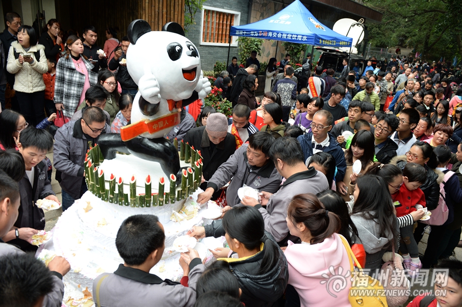 巴斯35岁生日多国粉丝捧场　14名爱心人士获勋章