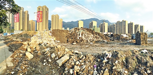 晋安东山路拆迁地块沦为垃圾场　渣土连片堆成山