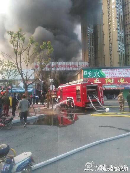 南方建材装饰材料市场二分场火灾　火势已被控制