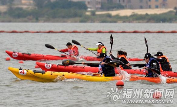 中国休闲皮划艇赛总决赛鸣枪　“草根”划手挥桨