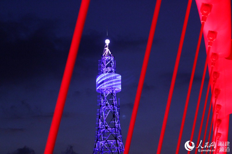 福州“空中彩虹”连接两座山　榕城夜景美丽非凡