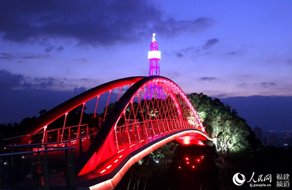 福州“空中彩虹”连接两座山　榕城夜景美丽非凡