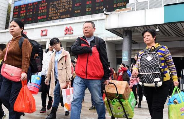 （关注春运）（1）大年初四迎来返程客流高峰