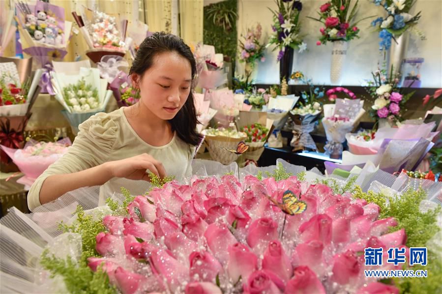 西方情人节带火福州花店生意　不少商家提前备货