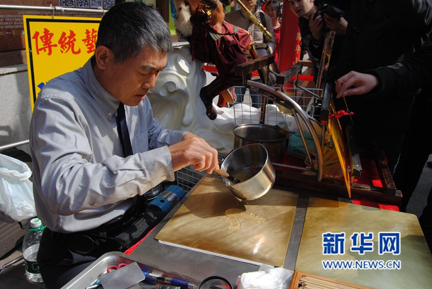 台湾民俗文化在榕展演　剪影大师花30秒剪出作品