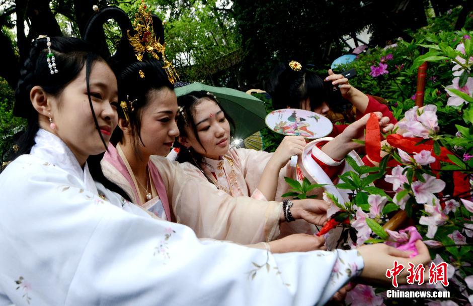 福州再现古老花朝祈福仪式　十二位少女为春祈福