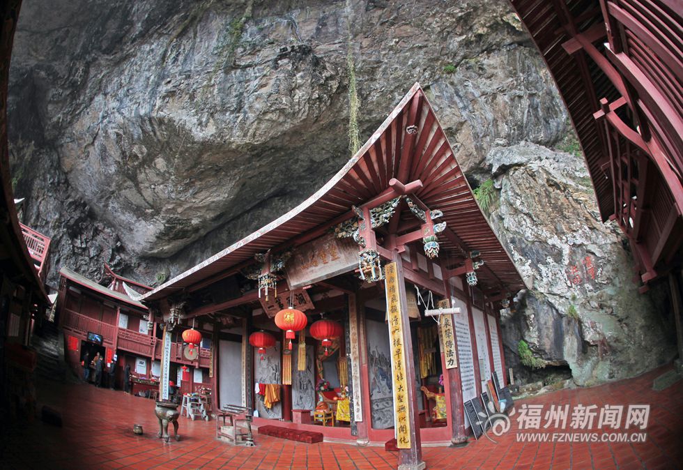 探访永泰奇绝古刹方广岩寺　建于悬崖绝壁岩洞内