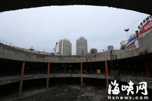 福州万宝天桥下月拆除　市民由地下人行通道过街