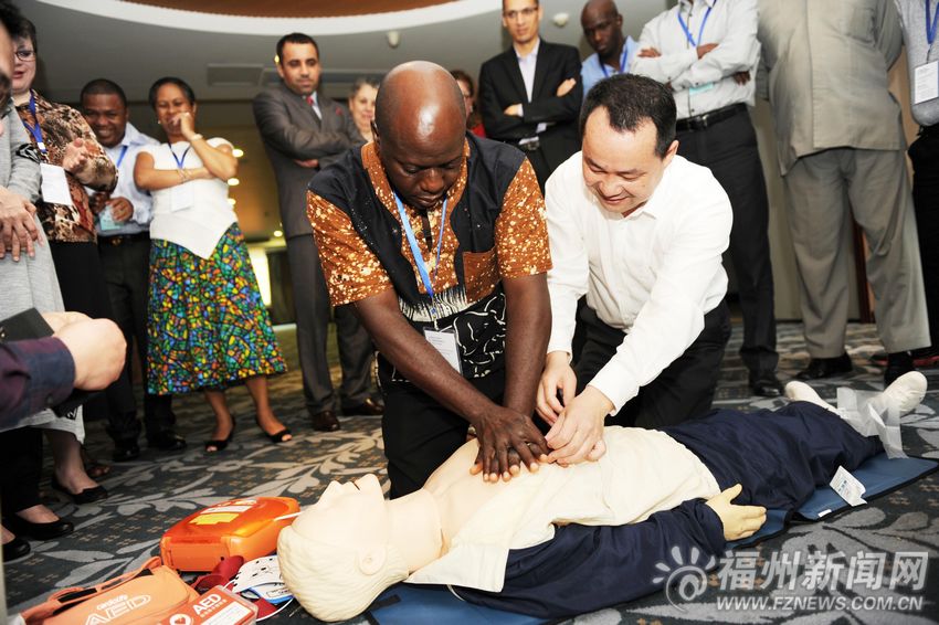 20多名非洲国家官员在福州接受应急救护技能培训