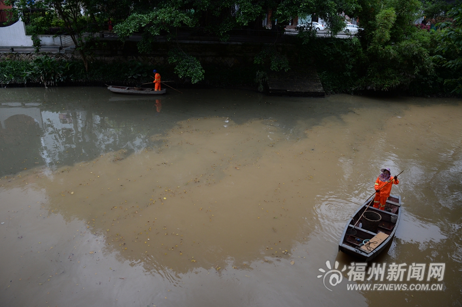 闽江上游泄洪泥沙夹带入江　福州多段内河成“黄河”