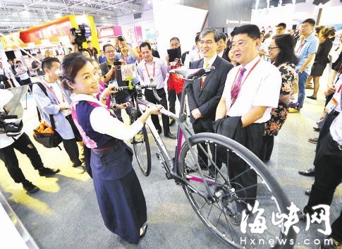 台湾创意馆的轻便自行车，单手就能提起来