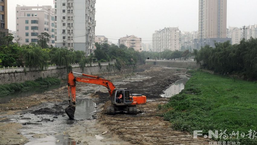 琴亭湖启动首次大规模清淤 总清淤量约8万立方米